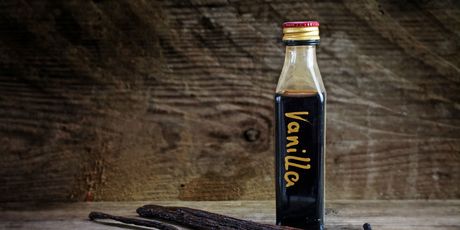Čisti ekstrakt vanilije koji ima visok postotak alkohola neće izgubiti svoja svojstva ako se dobro zatvori te čuva na suhom i hladnom mjestu.