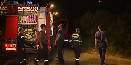 Još jedna besana noć pred vatrogascima (Foto: Dnevnik.hr) - 1