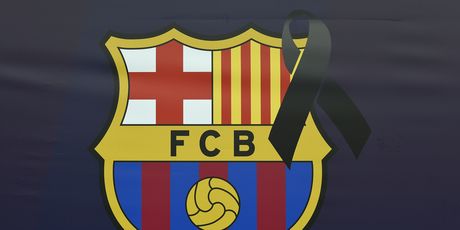 Grb Barcelone s crnim florom (Foto: AFP)