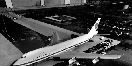 21. ožujka Boeing 747 snimljen iz zraka pokraj niza automobila kako bi se dočarala veličina zrakoplova (Foto: AFP)