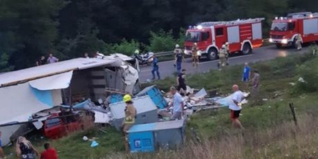 Teška nesreća na Slunjskim brdima (Foto: Radio Mrežnica) - 4