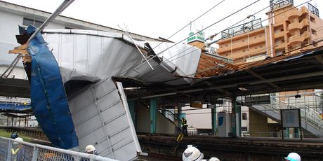 Tajfun pogodio Japan (Foto: AFP) - 6