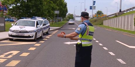 Policija zaustavlja (Foto: Dnevnik.hr)