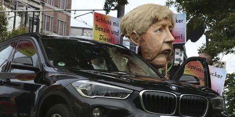 Prosvjedi na frankfurtskom auto showu (Foto: AFP) - 2