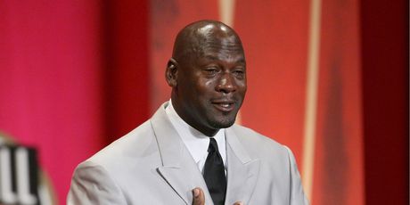 Uplakani Michael Jordan ulazi u Kuću slavnih (Foto: AFP)