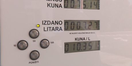 Nadolijevanje goriva (Foto: Dnevnik.hr)
