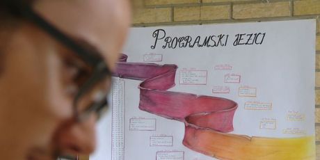 Plakat na zidu radionice (Foto: Dnevnik.hr)