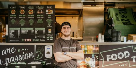 Robert Lipovac - najbrža ruka u pripremi burgera - 4