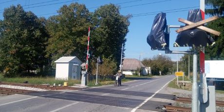 Pružni prijelaz kod Okučana (Foto: Dnevnik.hr)1