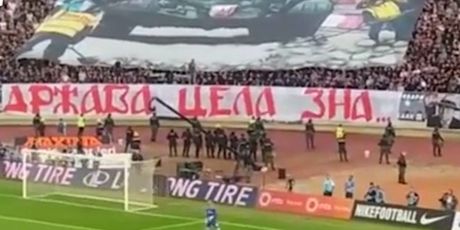 Navijači Partizana sprdali Delije zbog tenka (Screenshot)
