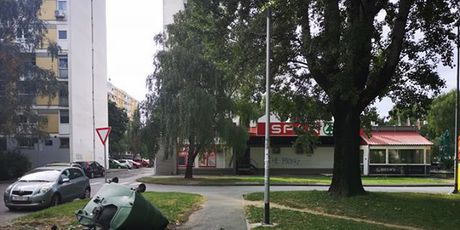 Zapalio se kontejner u Zagrebu (Foto: Čitatelj) - 1