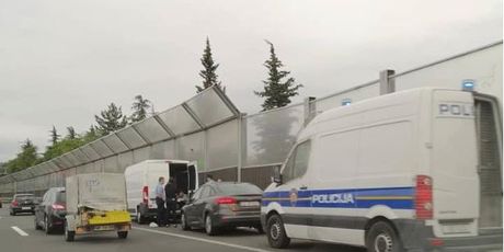 Riječka policija na obilaznici zaustavila kombi pun migranata (Foto: Dnevnik.hr)