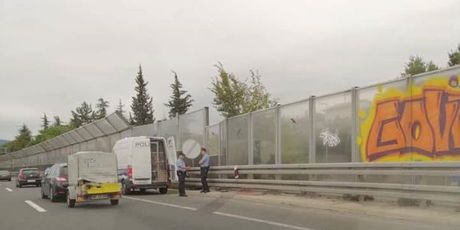 Riječka policija na obilaznici zaustavila kombi pun migranata (Foto: Dnevnik.hr)1
