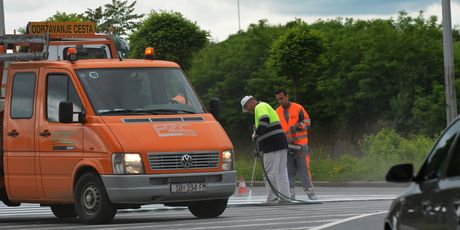 Postavljanje prometne signalizacije, ilustracija (Arhiva: Ivica Galovic/PIXSELL)