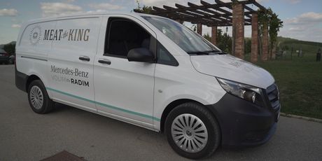 Stražnja i bočna vrata omogućuju lakši utovar i istovar stvari