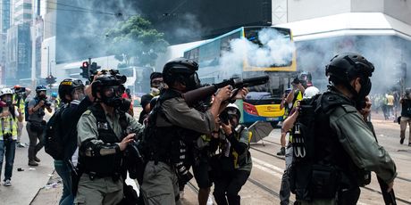 Nastavljaju se nasilni prosvjedi u Hong Kongu (Foto: AFP) - 4