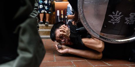 Nastavljaju se nasilni prosvjedi u Hong Kongu (Foto: AFP) - 5