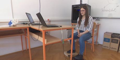 Emily demonstrira miš (Foto: Dnevnik.hr)