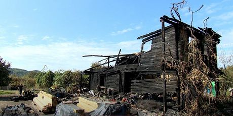 Nakon potresa, požar im progutao kuću - 3