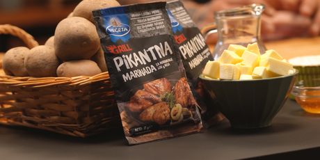 Vegeta Grill pikantna marinada inače je odlična za pileća krilca, ali njezina pikantnost odlično paše i uz carsko meso