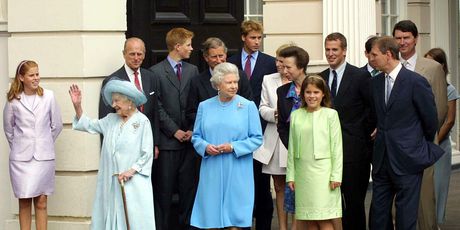 Kraljica Elizabeta s obitelji