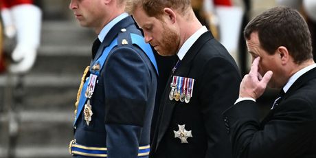 Sprovod kraljice Elizabete II., princ William i princ Harry