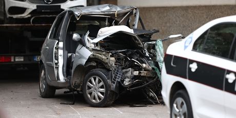 Automobili iz prometne nesreći - 1