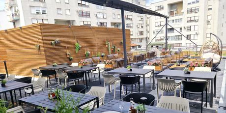 Rooftop 215 - 4