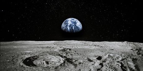 Pogled na Zemlju s Mjeseca