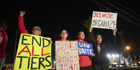 Članovi sindikata Ujedinjeni automobilski radnici (UAW) započeli povijesni štrajk - 9