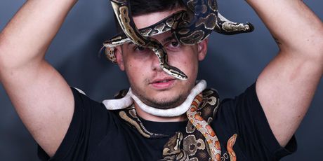 Matej Tolić sa zmijama - 2