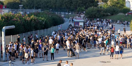 Navijači prije treninga Hajduka