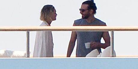 Gigi Hadid, Bradley Cooper - 9