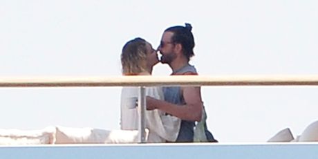 Gigi Hadid, Bradley Cooper - 10