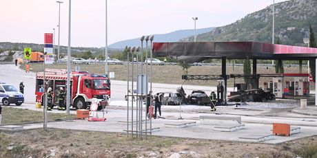 Auto udario u agregat za točenje goriva - 1