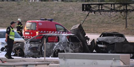 Auto udario u agregat za točenje goriva - 2