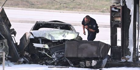 Auto udario u agregat za točenje goriva - 4