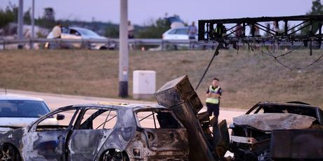 Auto udario u agregat za točenje goriva - 10