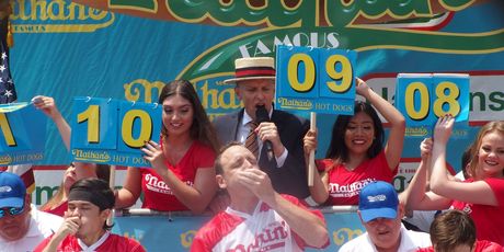 Natjecateljsko jedenje hrane Joey Chestnut i Takeru Kobayashi - 4