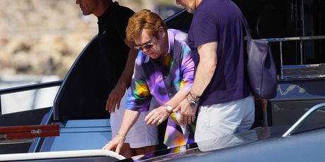 Elton John - 18