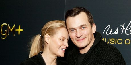 Rupert Friend i Aimee Mullins