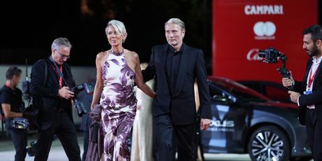 Mads Mikkelsen i Hanne Jacobsen - 9