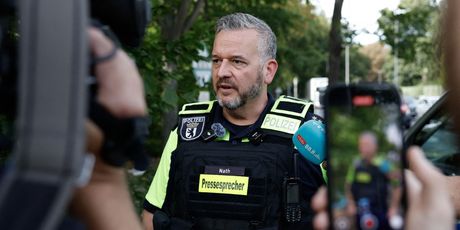 Vozač se automobilom zaletio u skupinu pješaka u Berlinu - 3