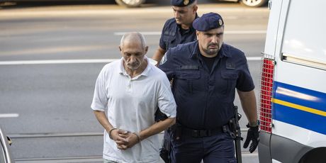 Privođenje osumnjičenog za ubojstvo supruge u mjestu Tenja - 1