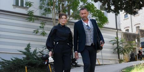 Ella Dvornik s odvjetnikom - 1