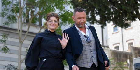 Ella Dvornik s odvjetnikom - 5