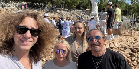 Željko Bebek s obitelji u Međugorju - 2
