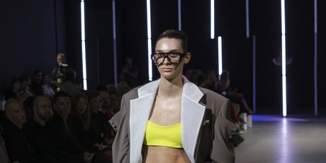 eNVy room revija - 2