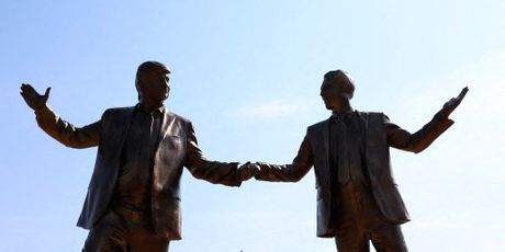 Kip američkog predsjednika Donalda Trumpa i osuđenog seksualnog prijestupnika Jeffreyja Epsteina - 2