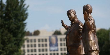 Kip američkog predsjednika Donalda Trumpa i osuđenog seksualnog prijestupnika Jeffreyja Epsteina - 4